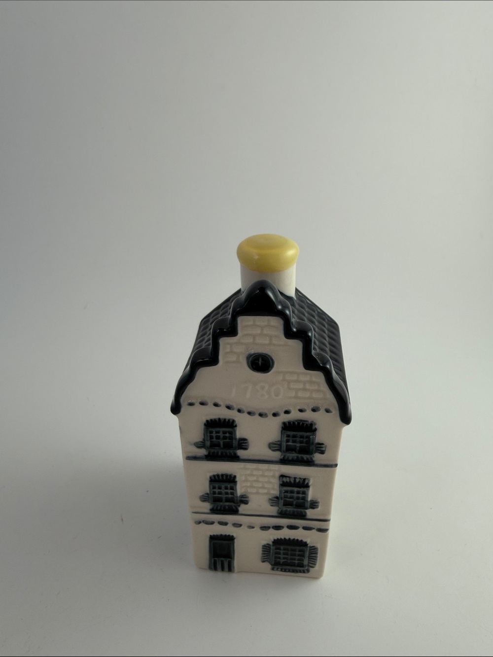 KLM #3 Blue Delft House Sealed 2019